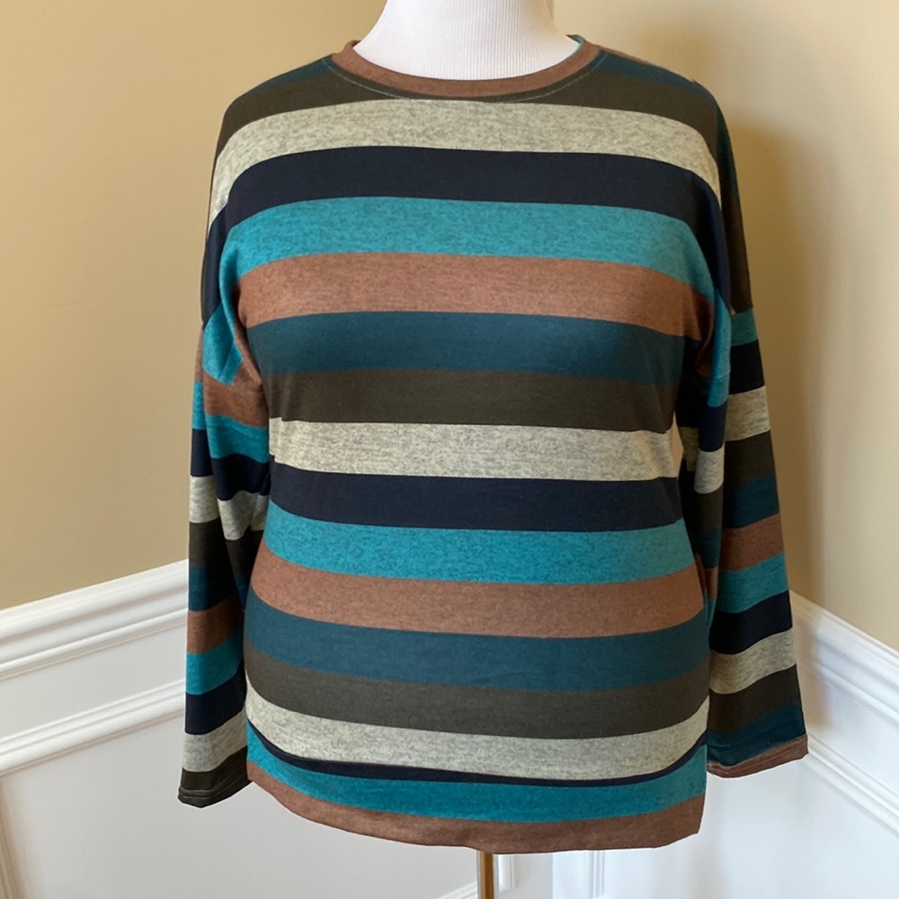 NWOT Unbranded Striped Top, Size XXL